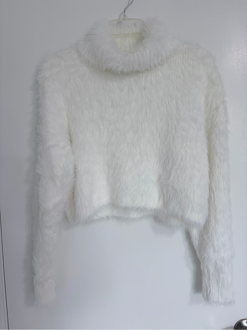 Forever 21 White Fuzzy Turtleneck Crop Sweater Medium